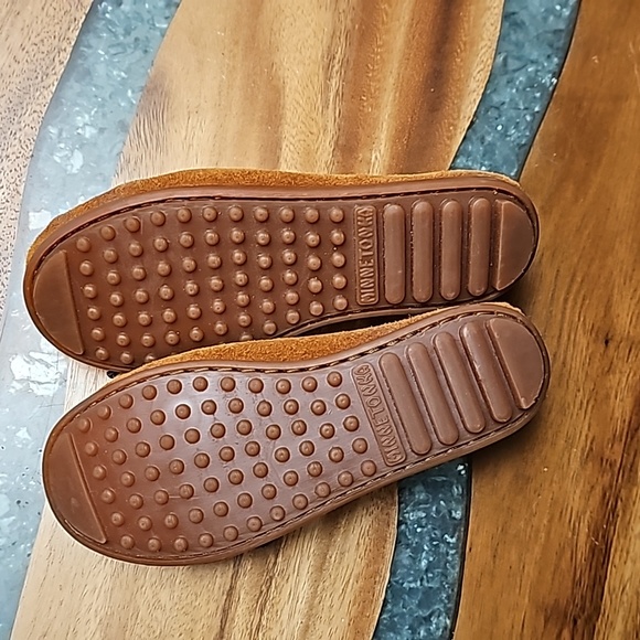 Minnetonka Thunderbird Animikii Hard Sole Brown Leather Moccasins | Size 1 Youth - Picture 4 of 6